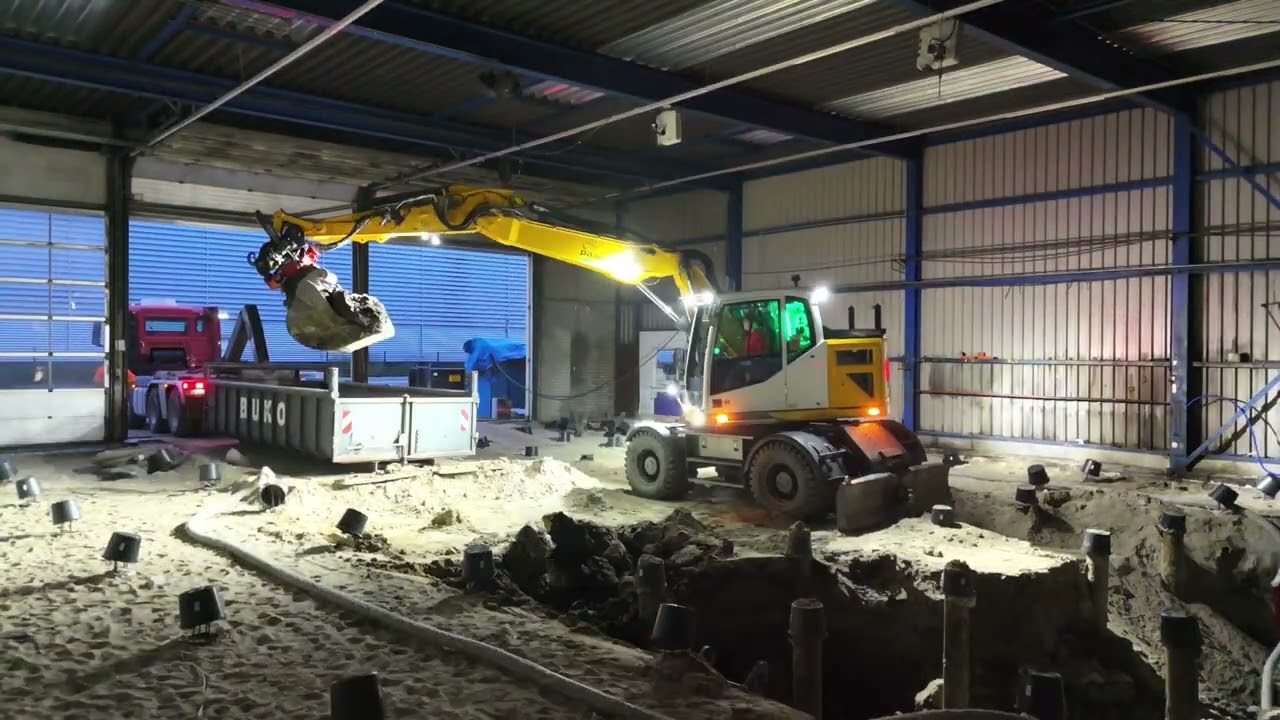 Volvo EWR150E met Rototilt — Dutch machine operator aan het werk