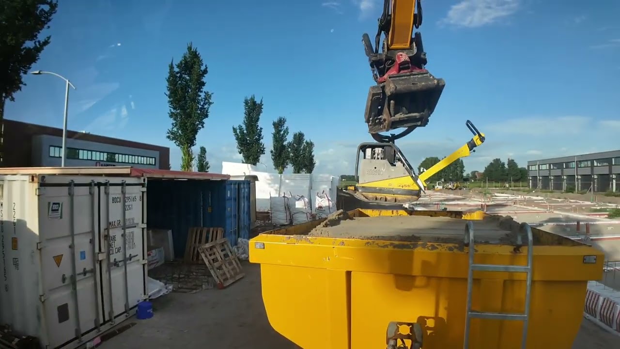 Funderingen aanvullen met Liebherr 916